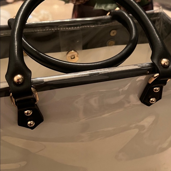 Upcycled Gucci Beauty Shopping Bag - Picture 7 of 10